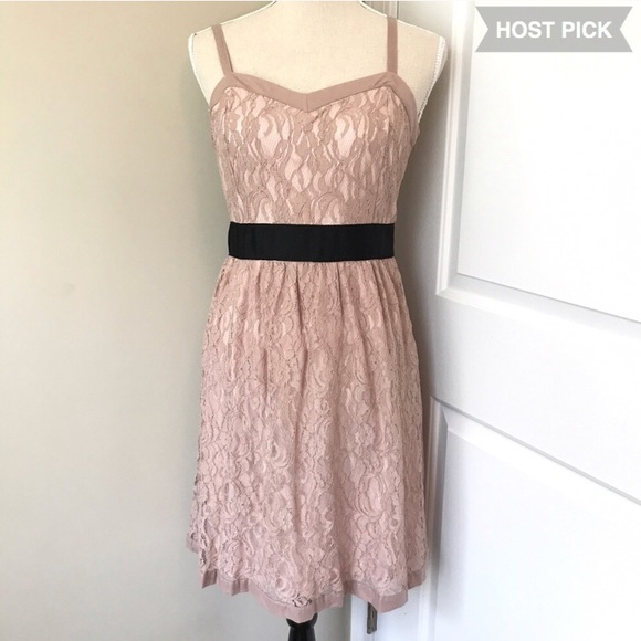 ELLE | Lace Dress - Picture 2 of 7